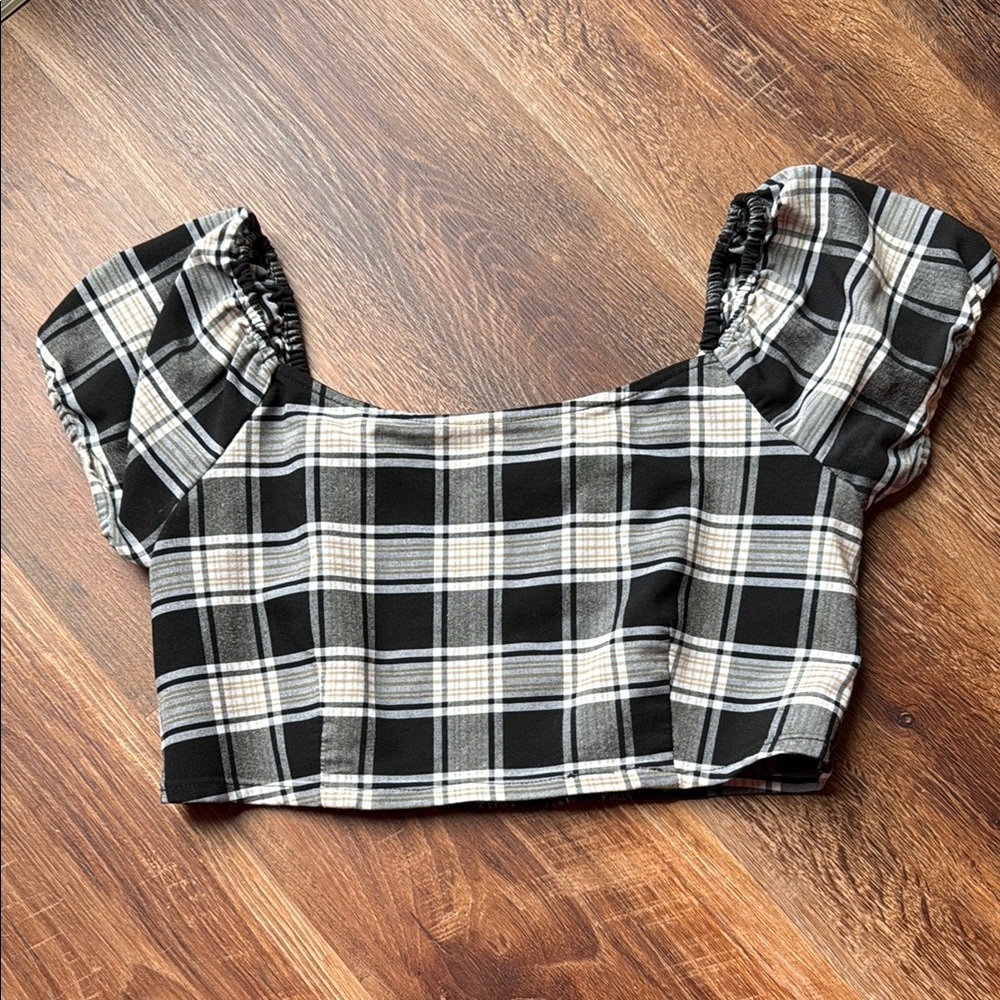 Papaya Black and White Flutter Sleeve Crop Top